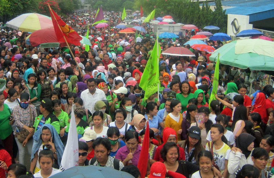 INDONÉSIE 67% des travailleurs ont été obligés de travailler. Cependant, 25% d’entre eux n’ont reçu de leur usine aucun équipement de protection tel que du désinfectant ni la possibilité de se laver les mains. »