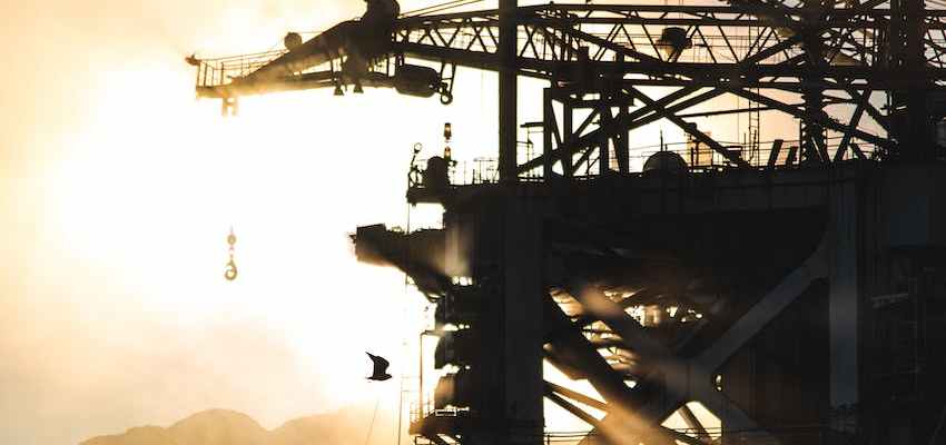 photo of oil rig platform