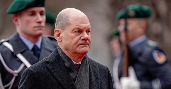 ALEMANIA « Muy pronto podremos disponer del más grande ejército convencional de la OTAN en Europa&nbsp;» (Canciller&nbsp;Scholz)