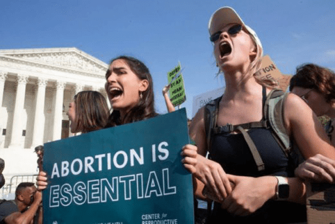 ¡Libertad para las mujeres estadounidenses!¡Libertad para las mujeres afganas!¡Libertad para las mujeres en todo el mundo!