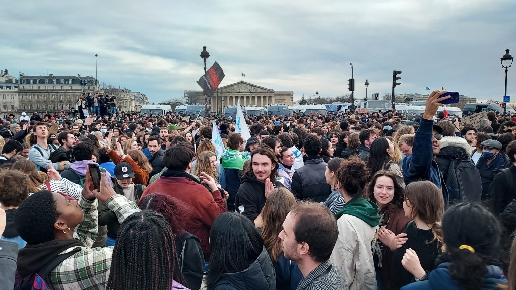 FRANCIA Para bloquear el golpe de fuerza del presidente Macron: ¡Huelga General! Una octavilla del Partido Obrero Democrático Independiente