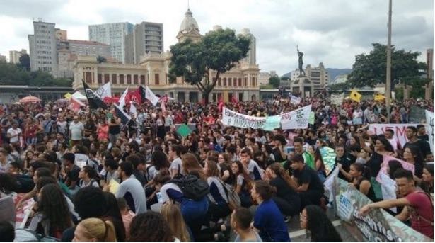 BRASIL Huelga masiva de docentes y alumnos