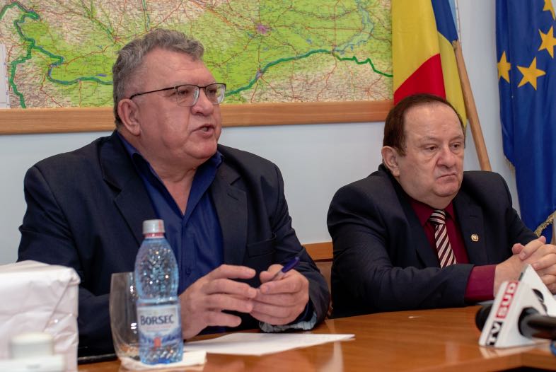 RUMANIA Delegación en la Embajada de Rumanía en París por la defensa de Constantin Cretan