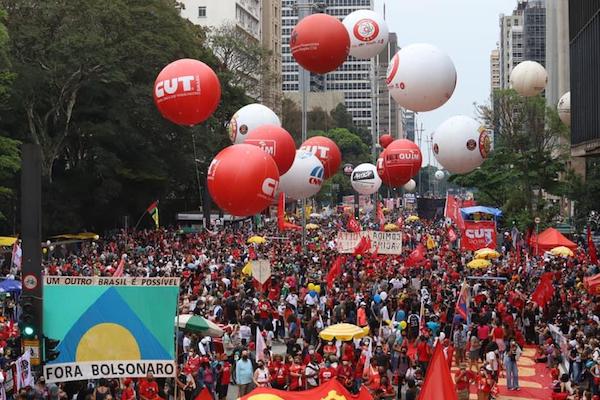 BRÉSIL 700 000 manifestants, le 2 octobre, pour chasser&nbsp;Bolsonaro