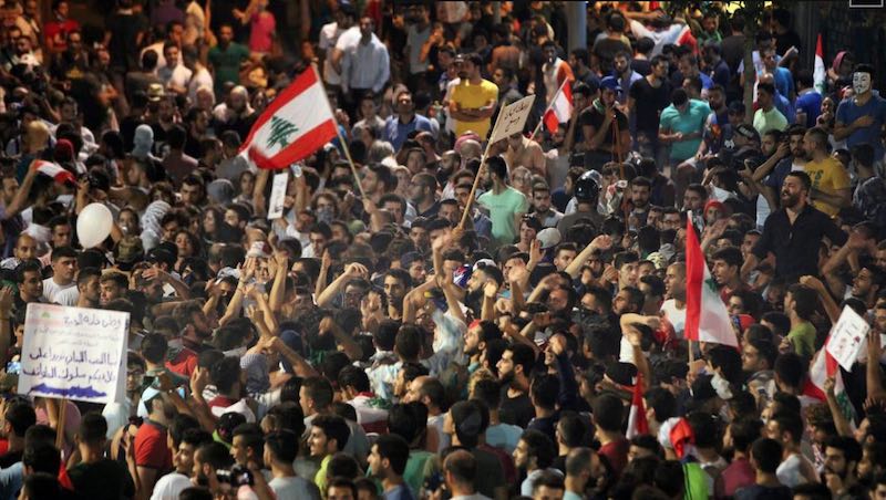 LIBANOS Las protestas sacuden las instituciones comunitarias